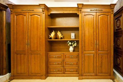 紅木整體衣柜 傳承經典工藝，成就家居藝術的點睛之筆